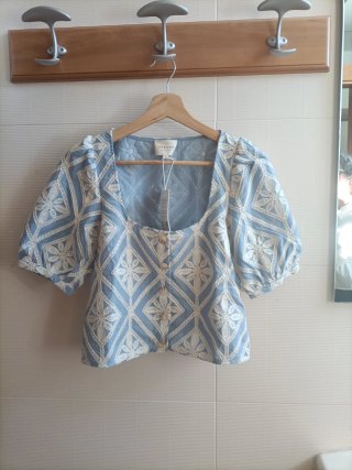 Blusa Sézane azul con bordados sin estrenar