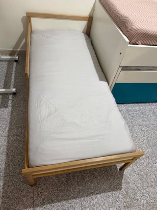 Cama individual Ikea de madera