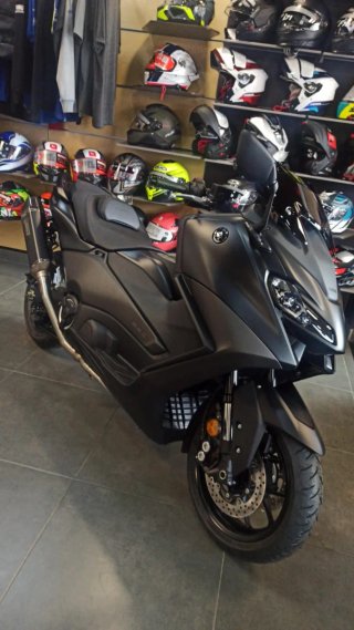 Yamaha TMax 560 Negra
