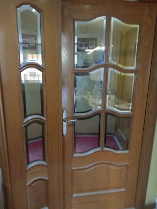 Puerta Doble de Madera con Cristales