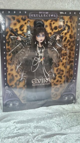 Monster High Skullector Elvira