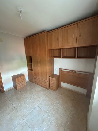 Conjunto Dormitorio: Armario, Cabecero y Mesitas