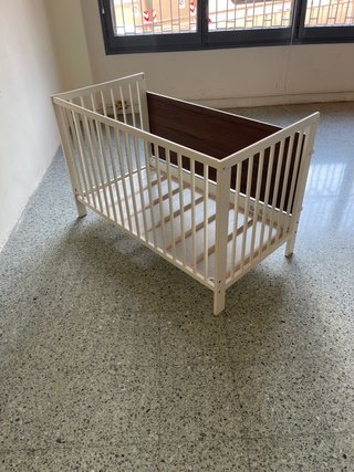 Cuna de madera blanca y marrón 120x60
