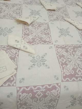 Mantelería de Lino Borddada y deshilada Lagartera