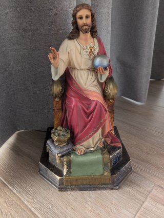 Figura Sagrado Corazón en Trono