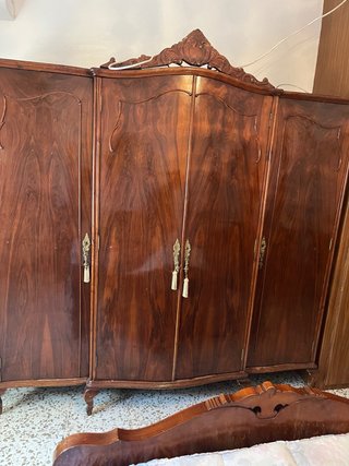 Armario antiguo de madera