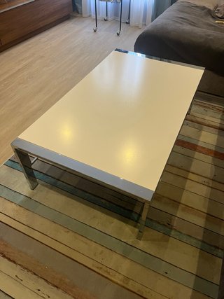 Mesa baja de salón blanca madera y acero