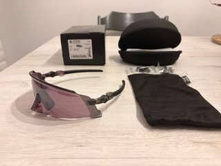 Gafas Oakley Kato Grey Smoke