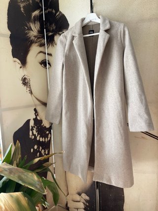 Abrigo largo beige Zara