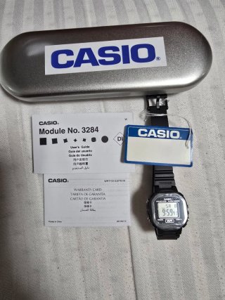 Reloj digital Casio mujer + caja metálica