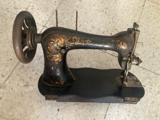 Máquina de coser antigua