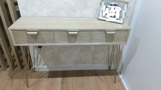 Recibidor de madera con tres cajones