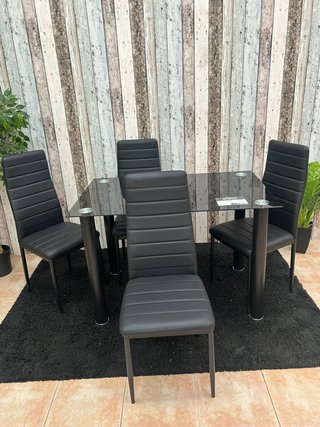Mesa Negra Nueva + 4 Sillas Comedor.