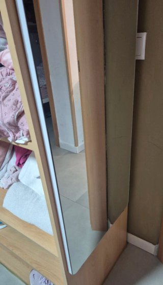 Espejo de cuerpo entero con bordes redondeados
