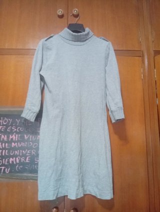 Vestido corto de punto gris Zara