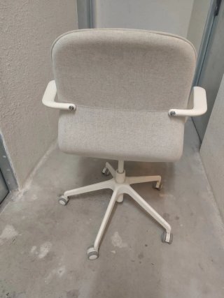 Silla de escritorio beige