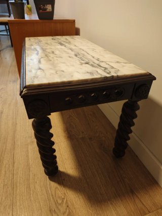 Mesa de centro con sobre de mármol