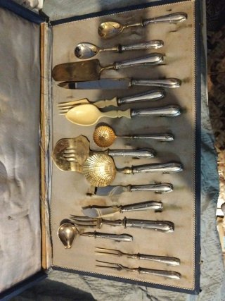 Set de Cubiertos con Mangos de Plata 800
