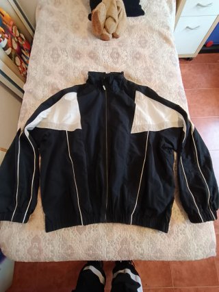 Chaqueta Bershka Blanca y Negra