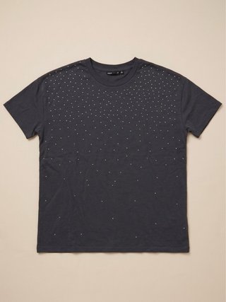 Camiseta Gris con Detalles de Tachuelas