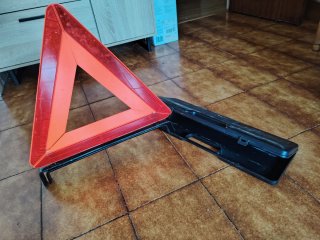 Triángulo de emergencia para coche