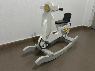 Balancín de Madera Moto