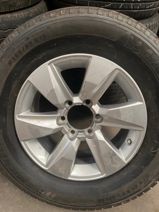 Llanta Toyota con Neumático P265/65 R17
