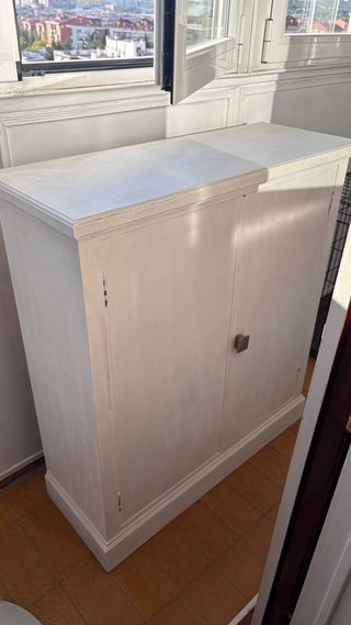 Zapatero de madera blanco