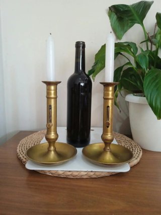 Antigua pareja candelabros bronce con regulador.
