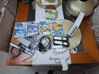 Consola Nintendo Wii con 2 Mandos y Juegos