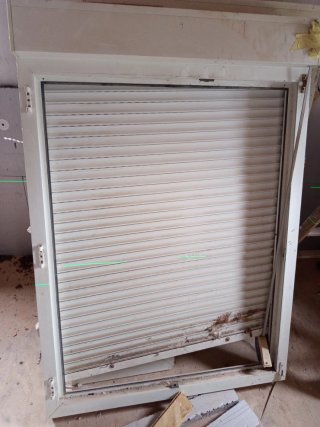 Ventana de PVC con Persiana 1.35m x 1.05m
