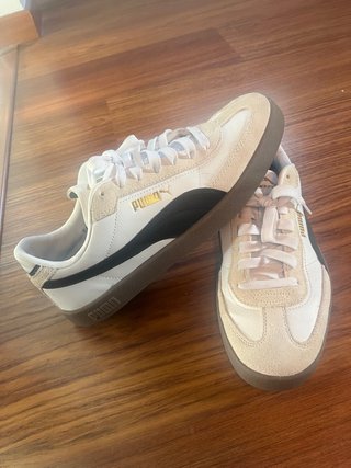 Zapatillas Puma Blancas y Beige