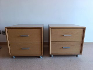 Set de 2 Mesitas de Noche de Madera