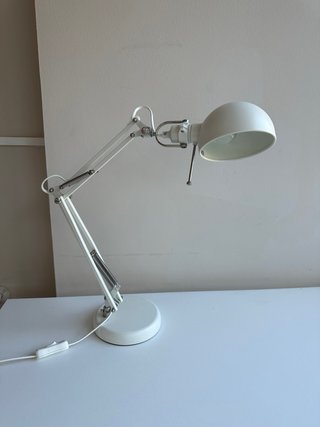 Lámpara de mesa Ikea Forsa blanca