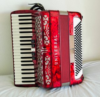 Acordeón Universal Rojo