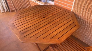 Mesa Octogonal 110cm y 2 Sillas de Teca