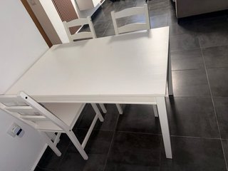 Conjunto de Mesa y 3 Sillas Blancas