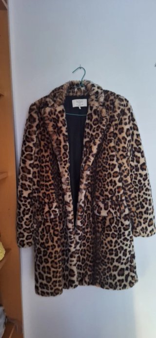 Abrigo de Leopardo Sintético zara
