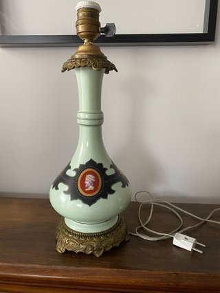 Pie de lámpara antigua de porcelana