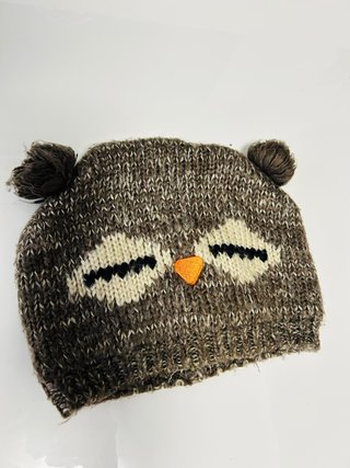 Gorro de punto con diseño de búho
