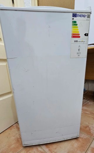 Nevera compacta blanca