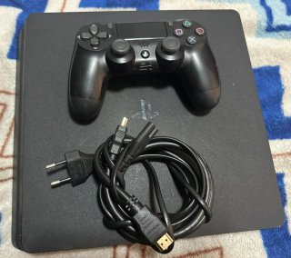 PlayStation 4 (PS4) 1TB con 1 mando