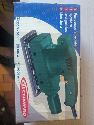 Lijadora Vibrante Technipro 135W