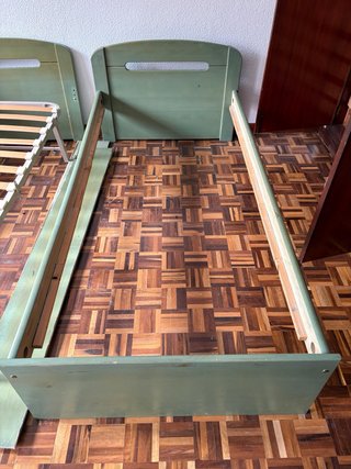 Estructura de Cama Verde de Madera
