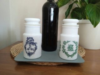 Antigua pareja botes farmacia de opalina