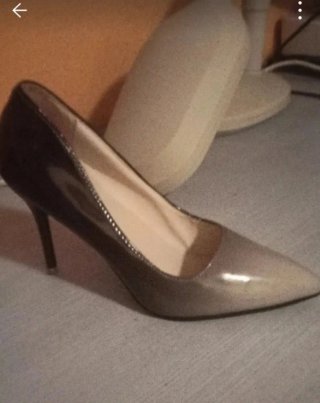 Zapatos de tacón bicolor talla 39