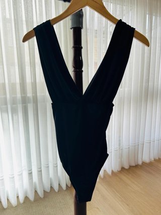 Body Negro Escotado Stradivarius Talla M