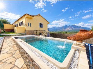 Casa con piscina en Esparreguera
