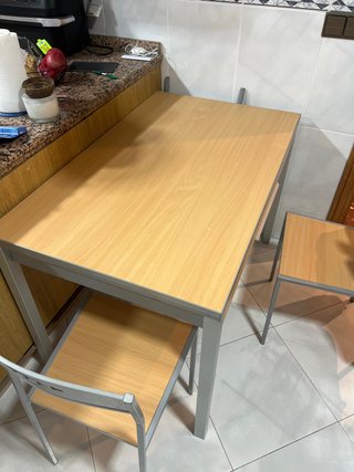 Conjunto de Mesa y 2 Sillas de Cocina