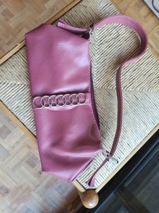 Bolso Rosa con Detalle de Anillas